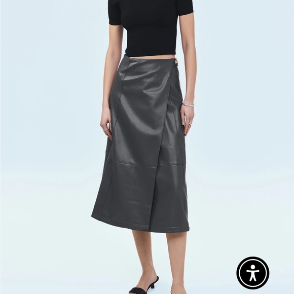 NWT Mayson the Label short sleeve turtleneck sweater - Picture 3 of 7